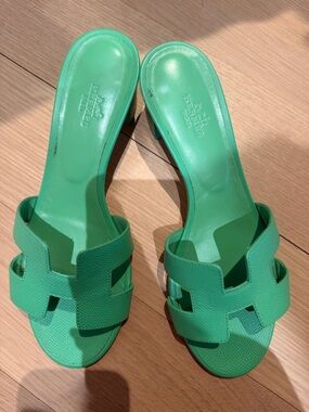 Gorgeous 🍏 Hermes Oran sandals- authentic  -  heel size 38- excellent condition